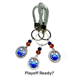 💙🙏Oilers fan -hockey lover -leatherette wristlet style